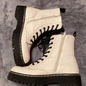 Size 7 white combat boots